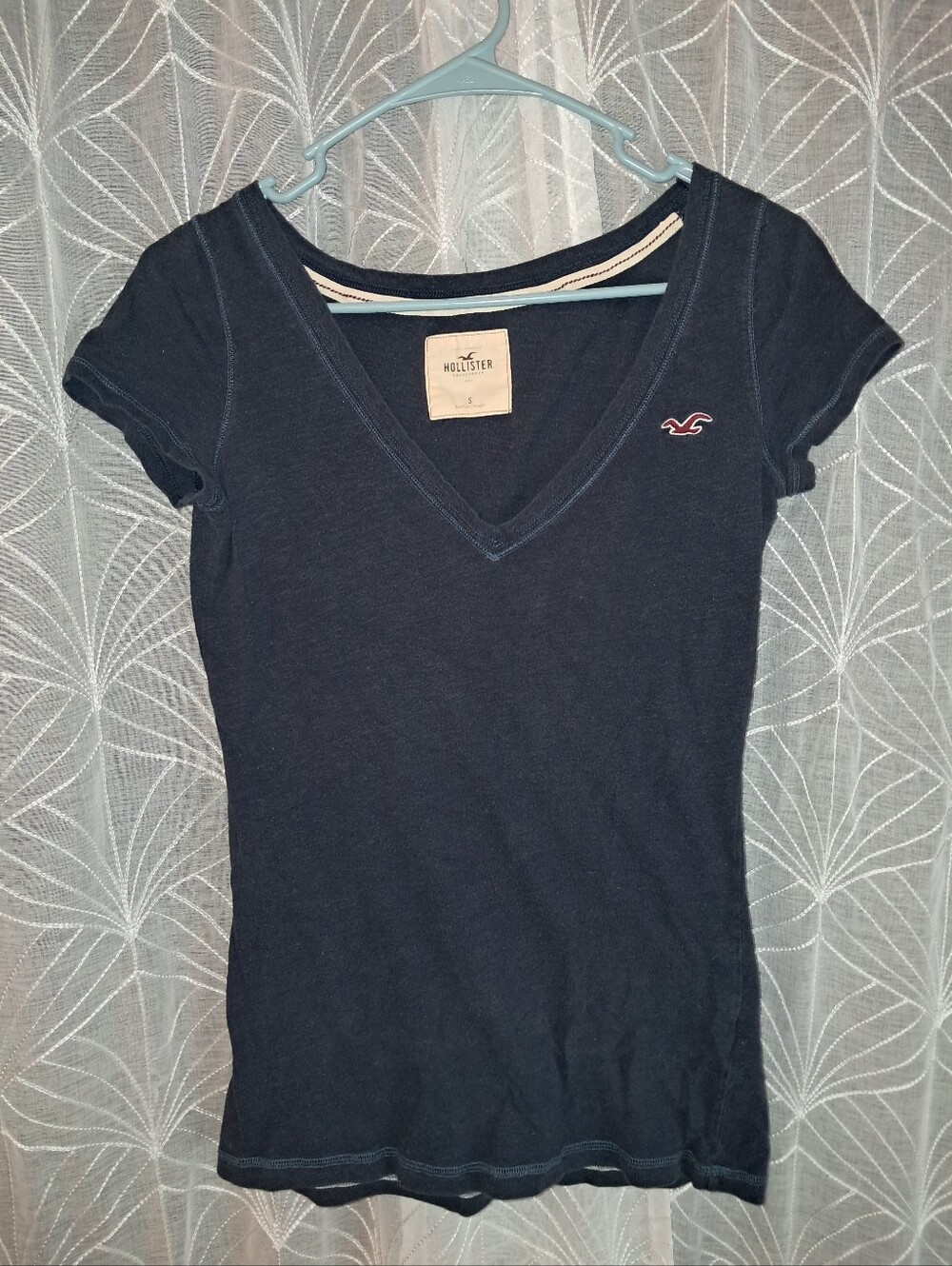Hollister brand V-Neck T-Shirt Women's size small, Y2K like top